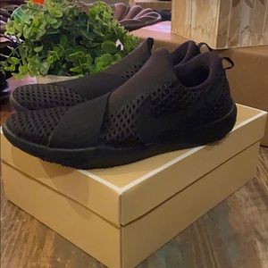 New Nike Tennis Shoes